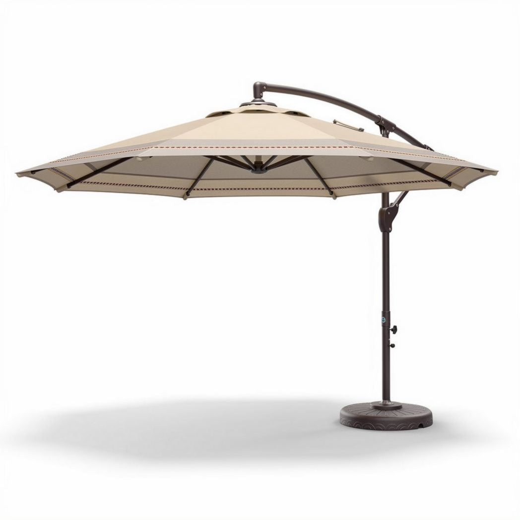 Parasoll met een bruine metalen standaard en een lichtbeige doek 200 x 200 x 250cm