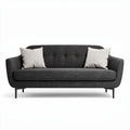Donkergrijze bank met kussens en afmetingen van 190 x 90 x 85cm